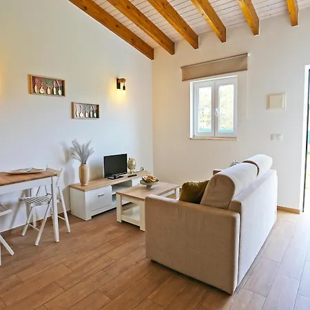 Apartament I - St Johns Countryside Getaway *